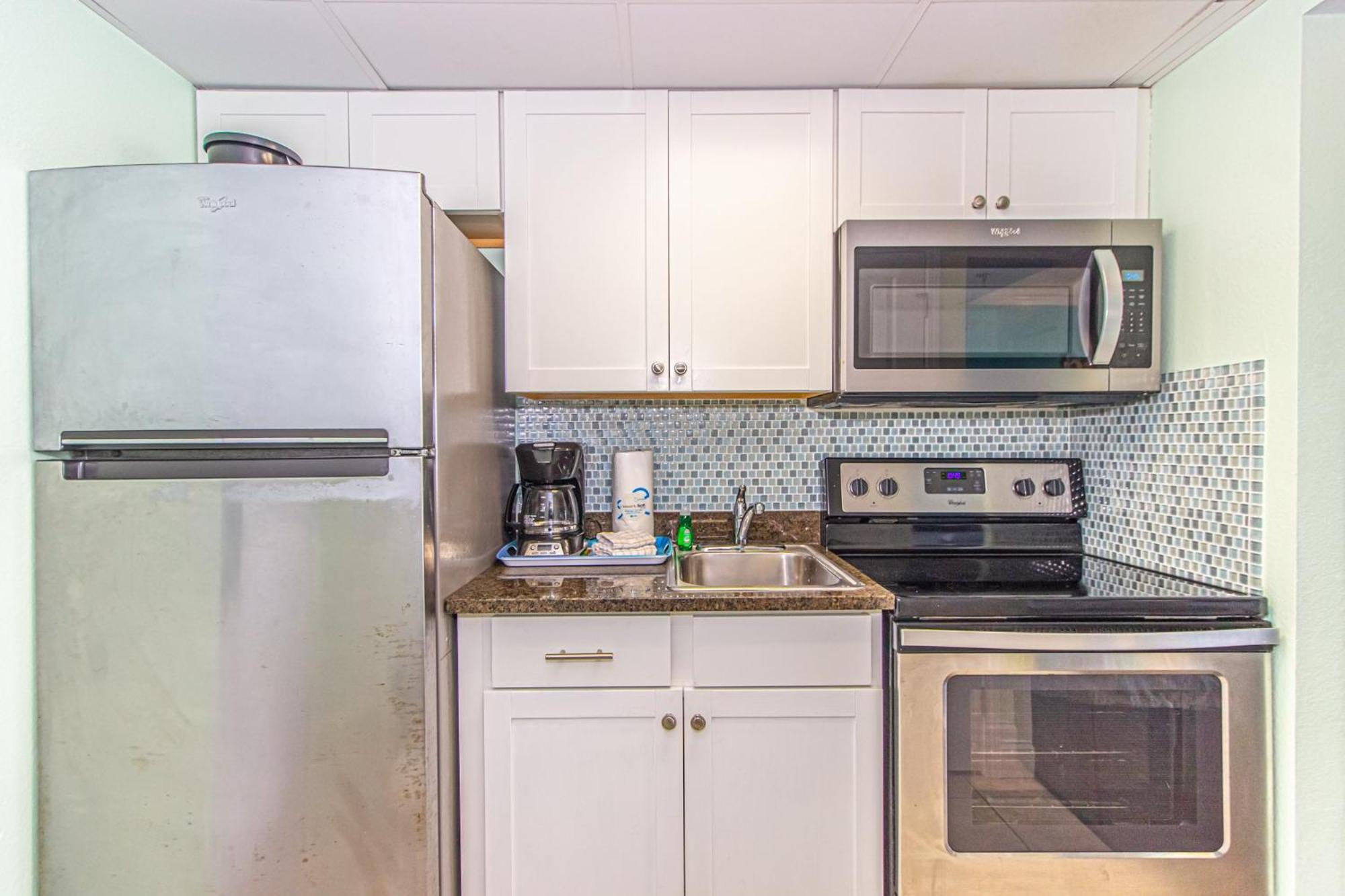 Oversized Ocean View Queen Suite With Beautiful Fireplace And Accents - Sleeps 4 Guests! Myrtle Beach Room photo