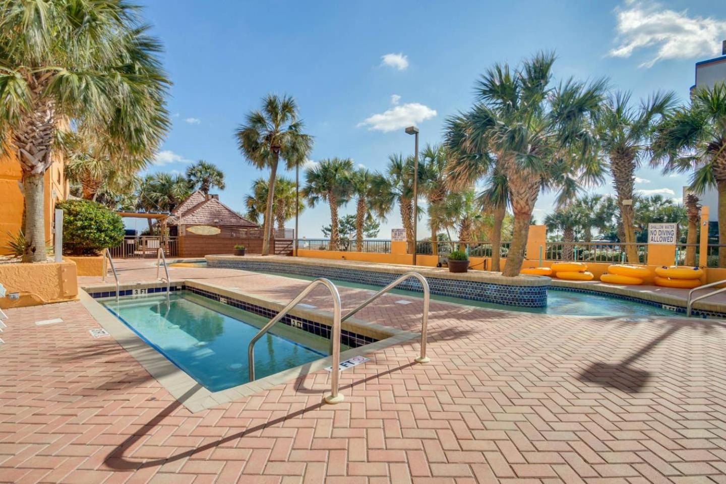 Oversized Ocean View Queen Suite With Beautiful Fireplace And Accents - Sleeps 4 Guests! Myrtle Beach Room photo