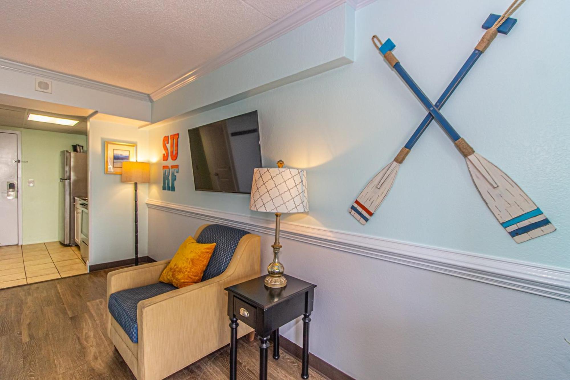 Oversized Ocean View Queen Suite With Beautiful Fireplace And Accents - Sleeps 4 Guests! Myrtle Beach Room photo