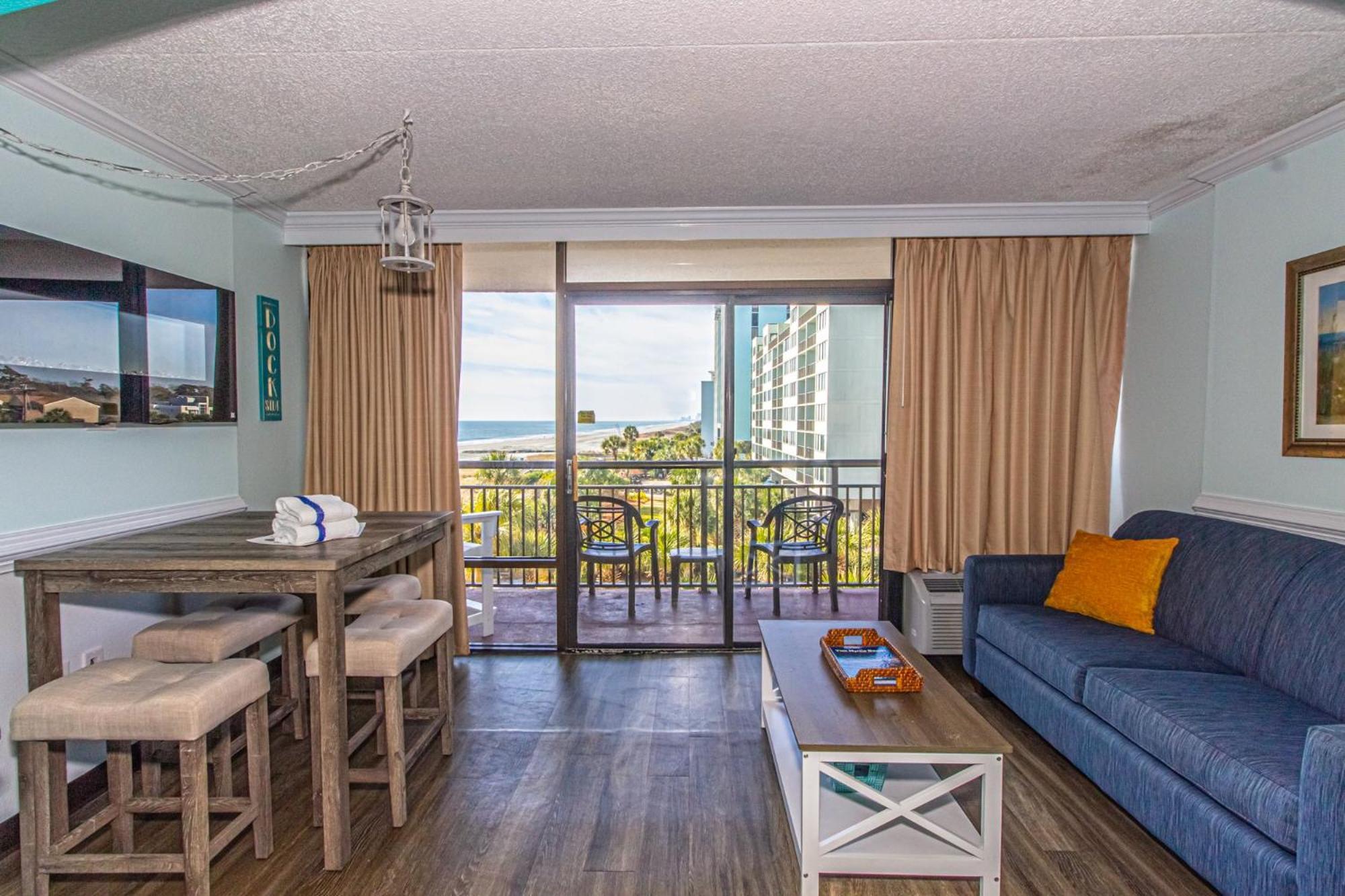 Oversized Ocean View Queen Suite With Beautiful Fireplace And Accents - Sleeps 4 Guests! Myrtle Beach Room photo