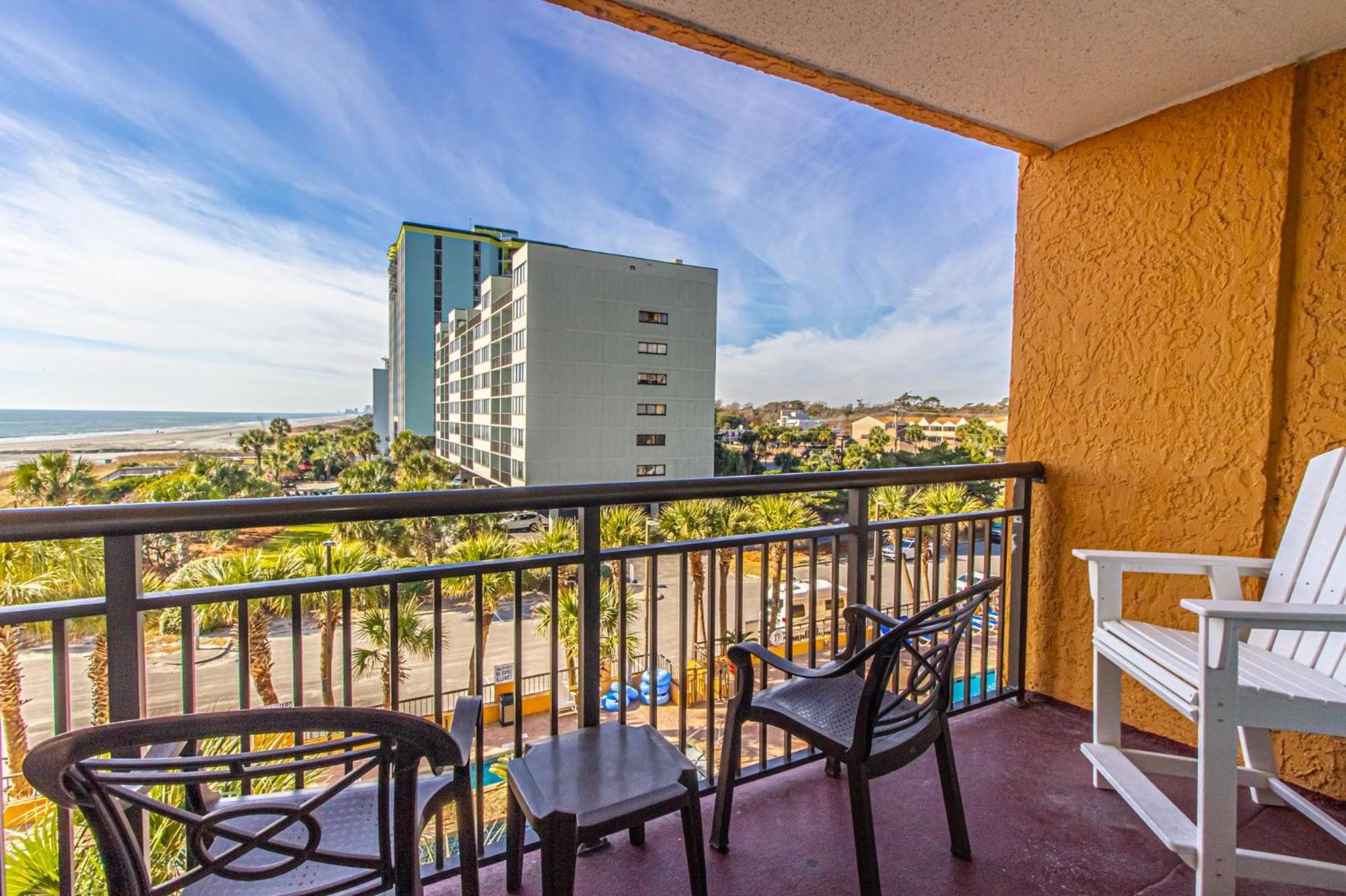 Oversized Ocean View Queen Suite With Beautiful Fireplace And Accents - Sleeps 4 Guests! Myrtle Beach Room photo