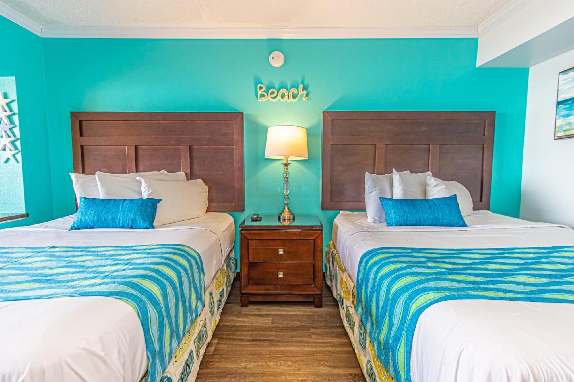 Oversized Ocean View Queen Suite With Beautiful Fireplace And Accents - Sleeps 4 Guests! Myrtle Beach Room photo